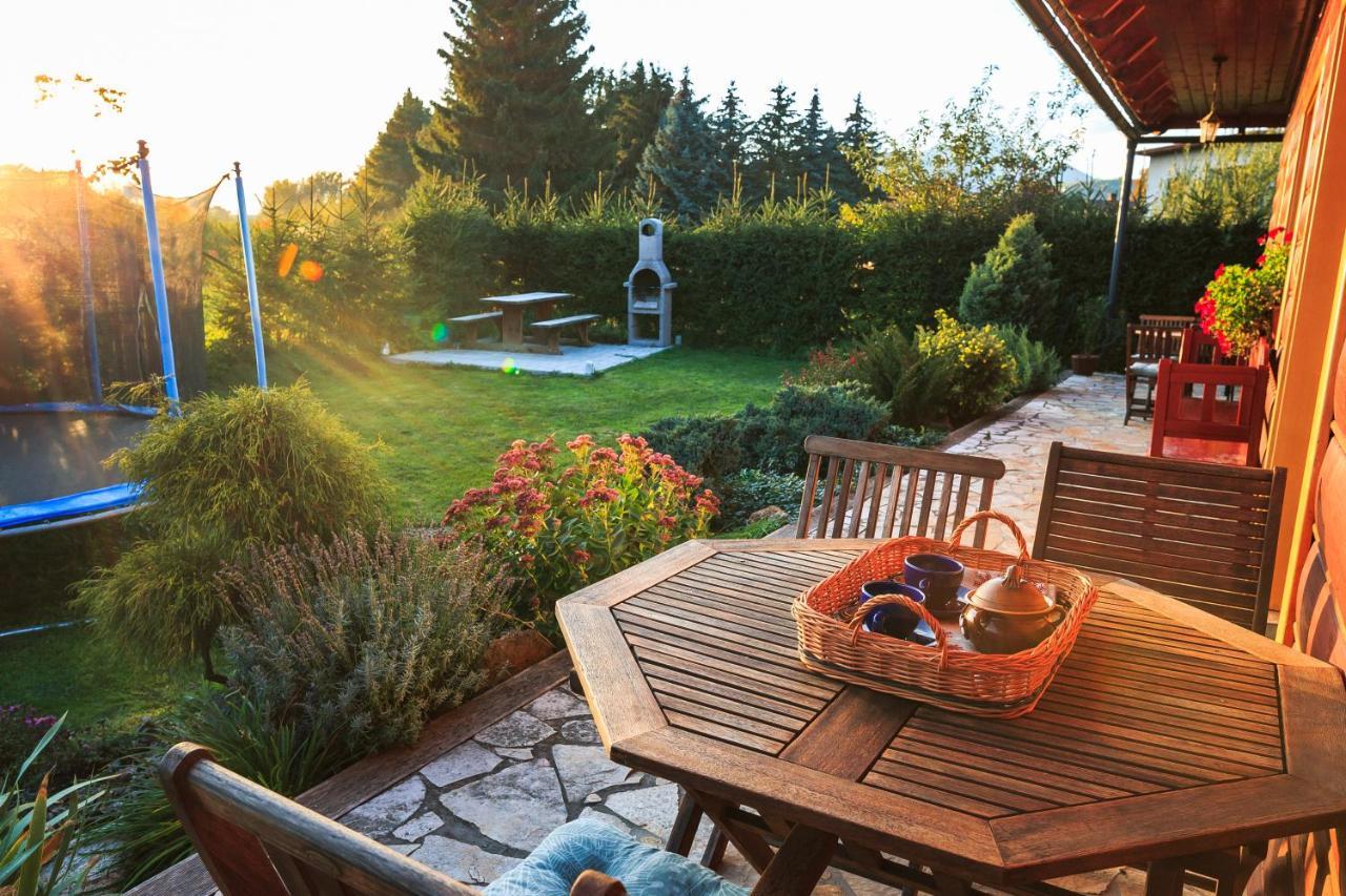 River Cottage Besenova Bagian luar foto