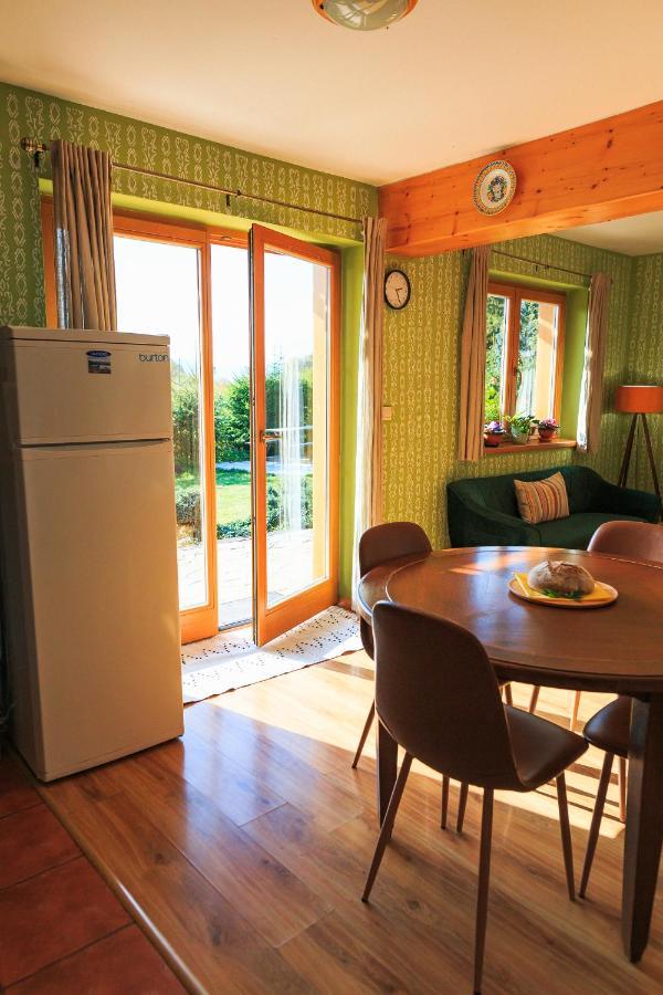 River Cottage Besenova Bagian luar foto