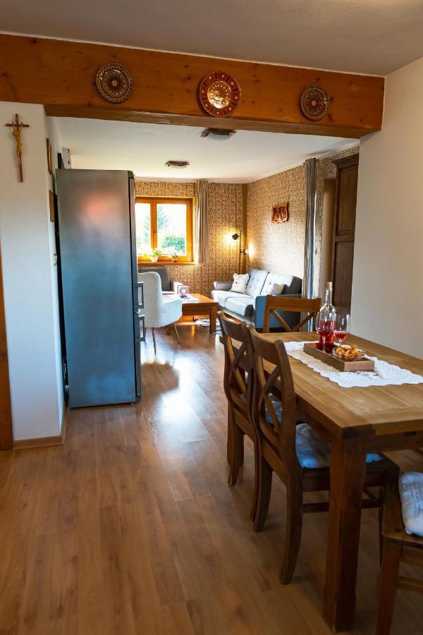 River Cottage Besenova Bagian luar foto