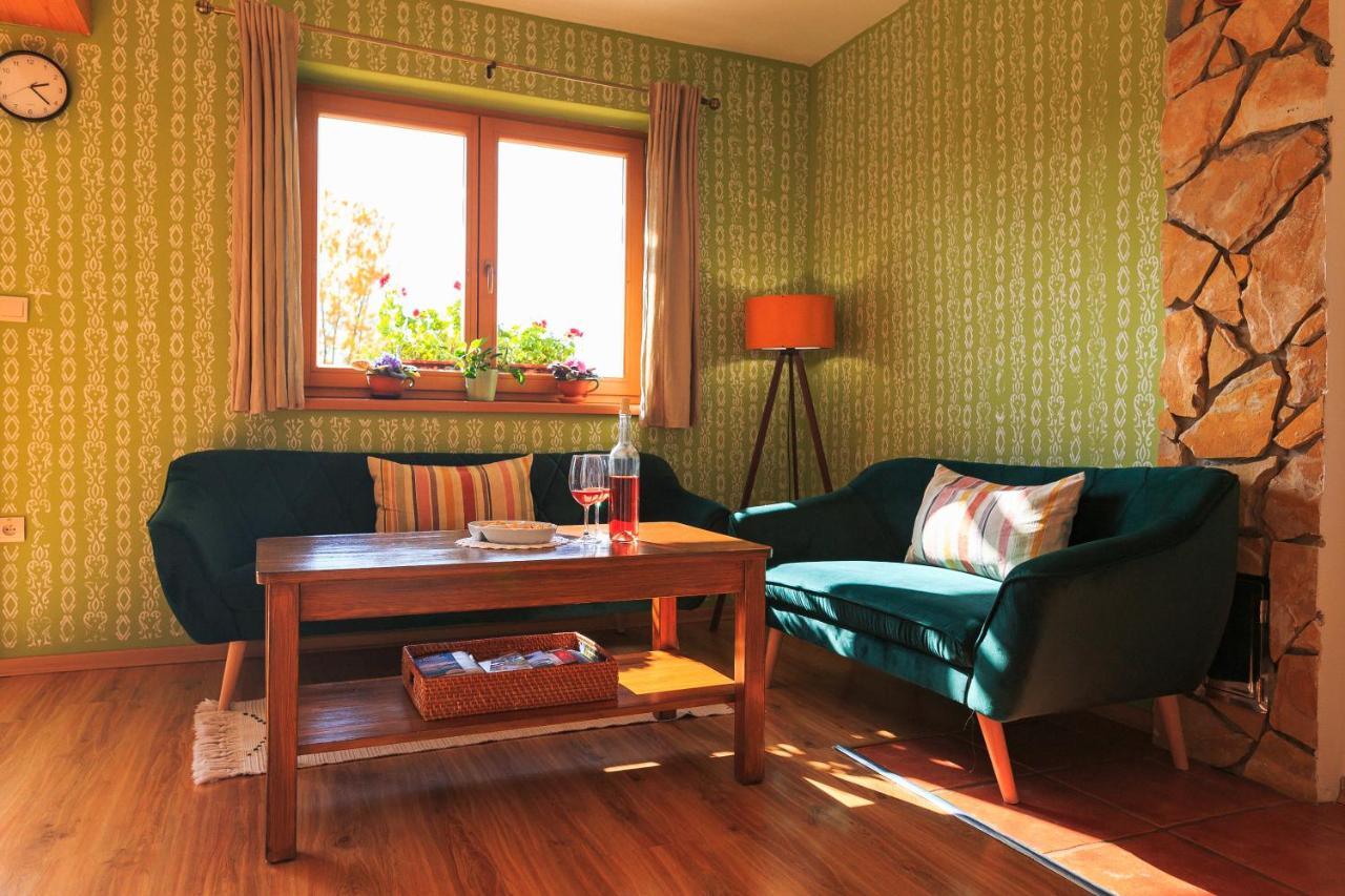 River Cottage Besenova Bagian luar foto
