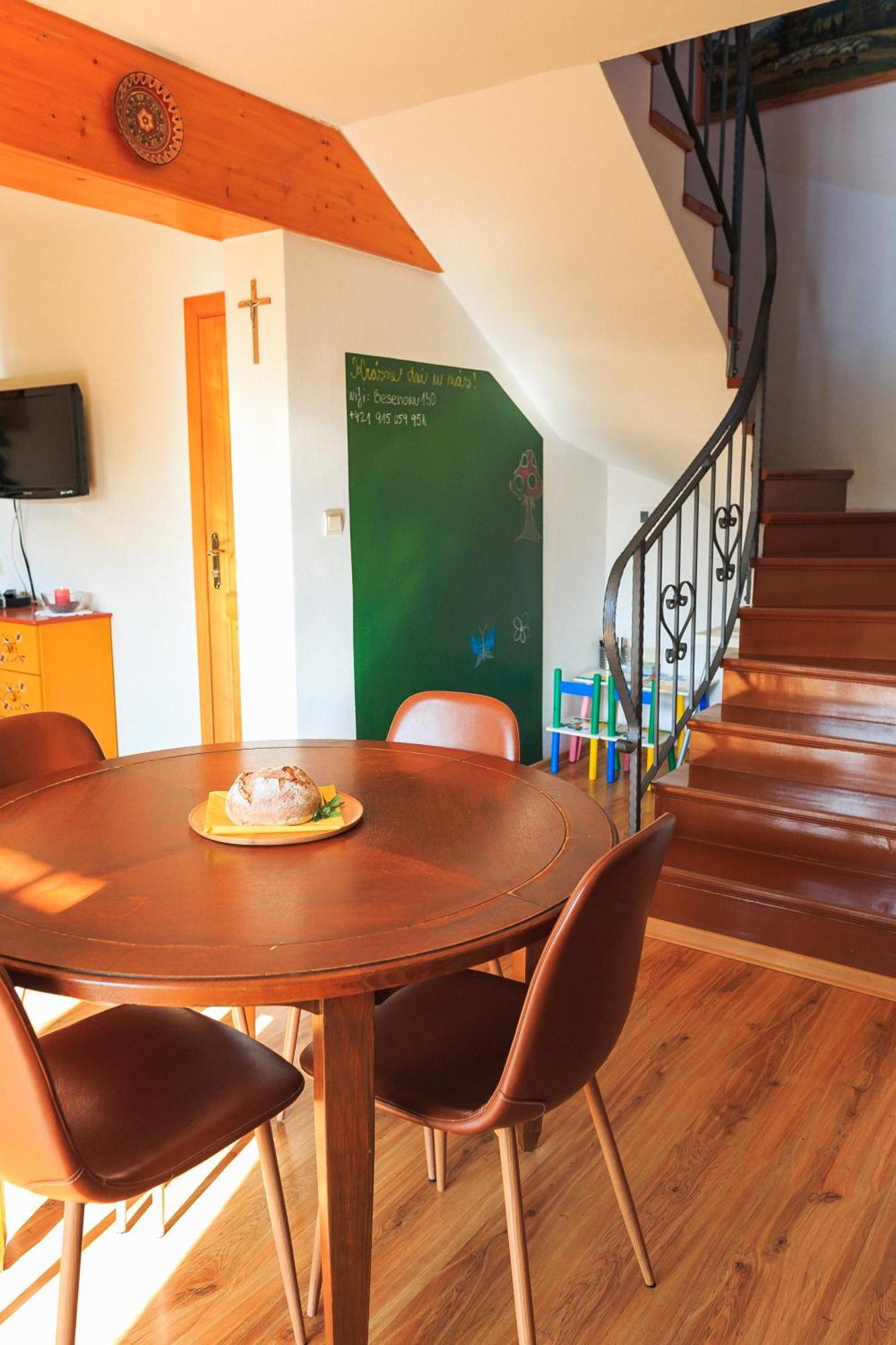 River Cottage Besenova Bagian luar foto