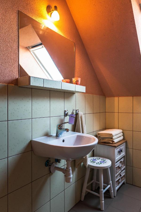 River Cottage Besenova Bagian luar foto