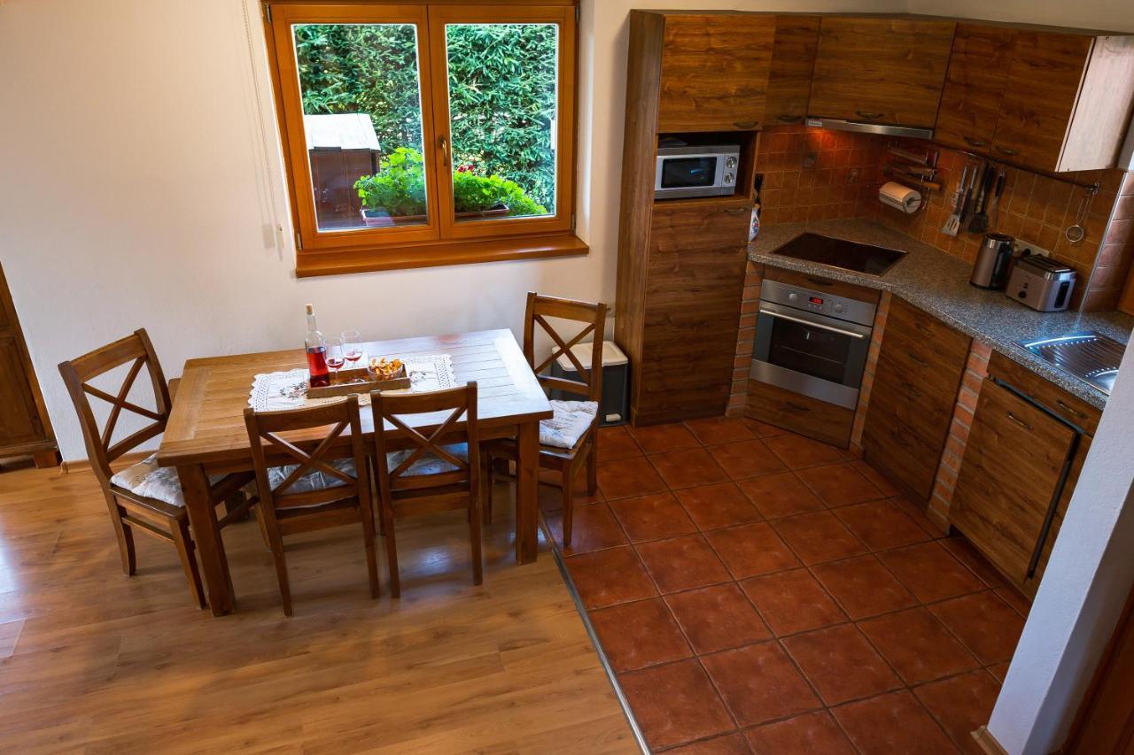 River Cottage Besenova Bagian luar foto
